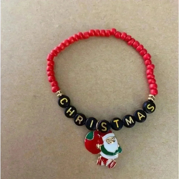 🆕 NEW- 3pc Christmas Beaded Charm Bracelet Red Set🆕 - Picture 4 of 4